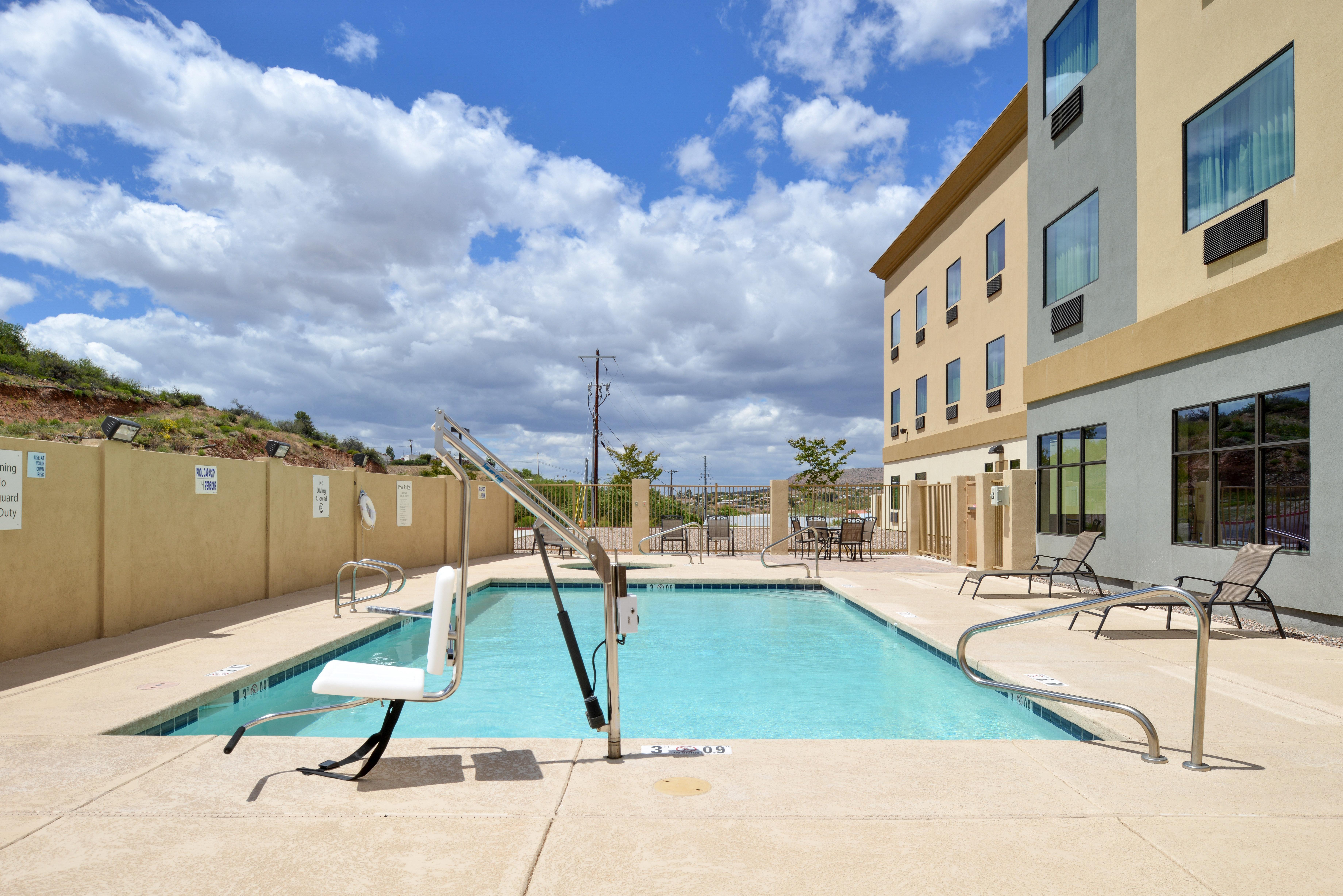 Holiday Inn Express & Suites Globe By Ihg Exteriör bild