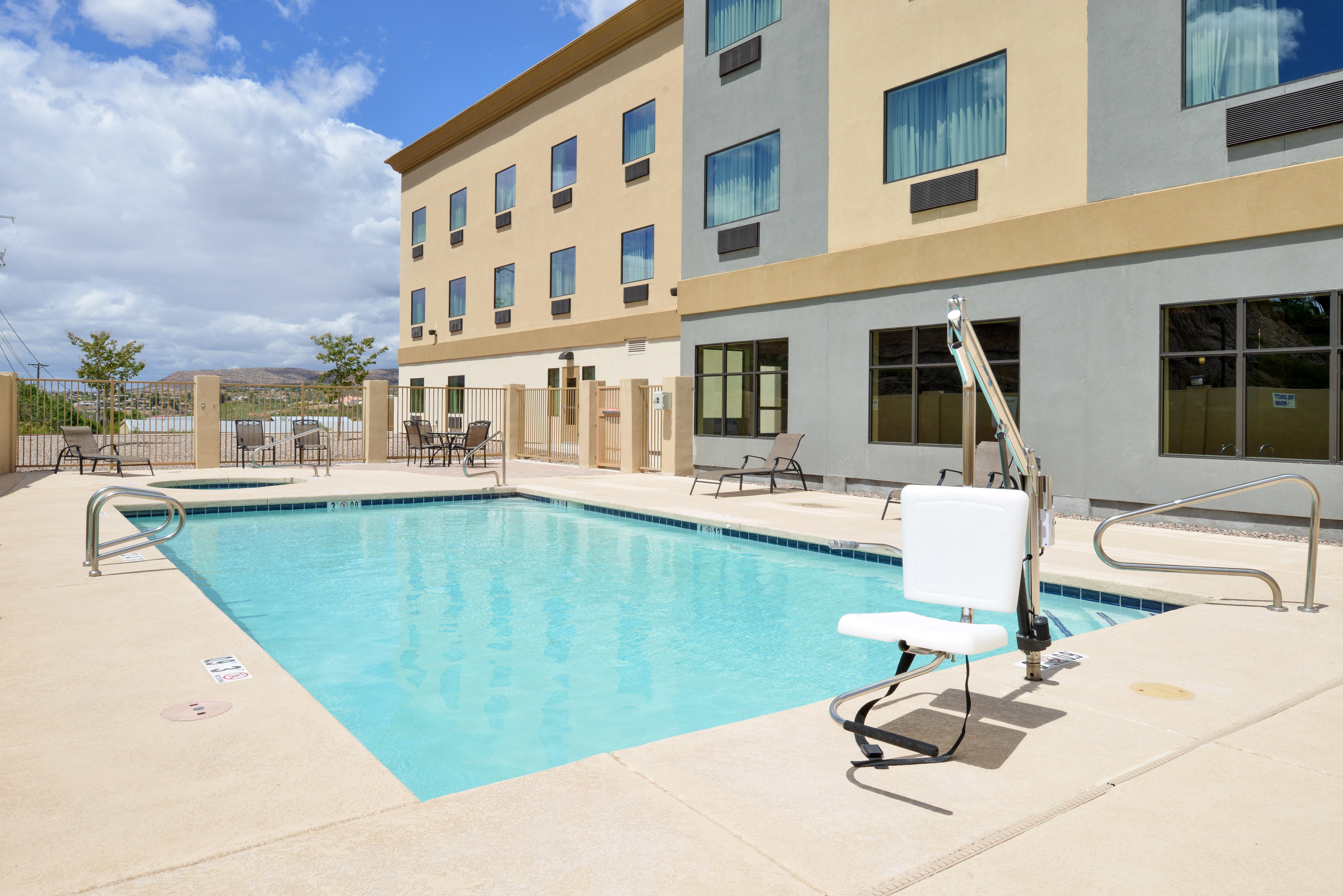 Holiday Inn Express & Suites Globe By Ihg Exteriör bild